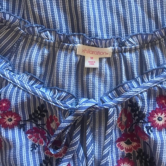 Blue & White Embroidered Bell Sleeve Blouse - Picture 4 of 7